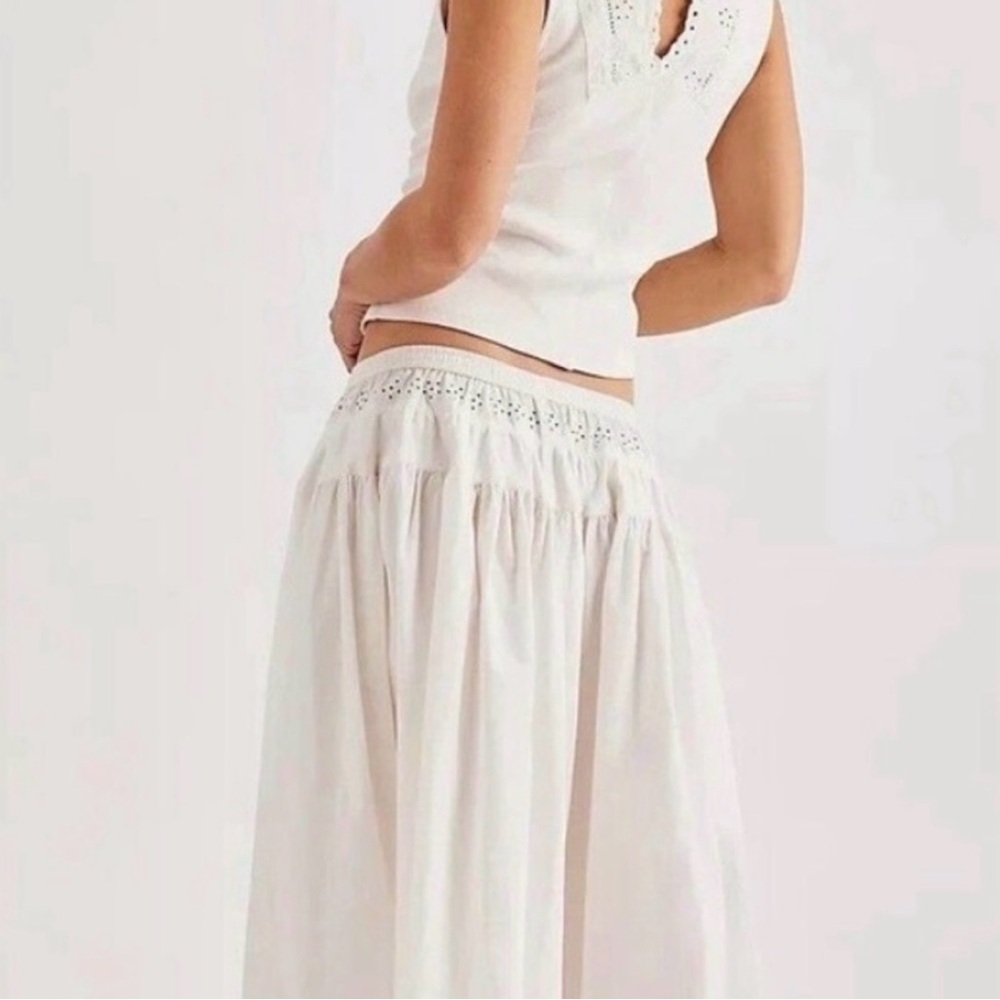Free People Gesibelle white eyelet skirt. - Picture 2 of 7